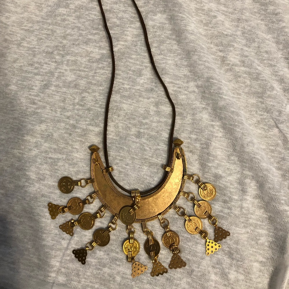 🟠 J Crew necklace.